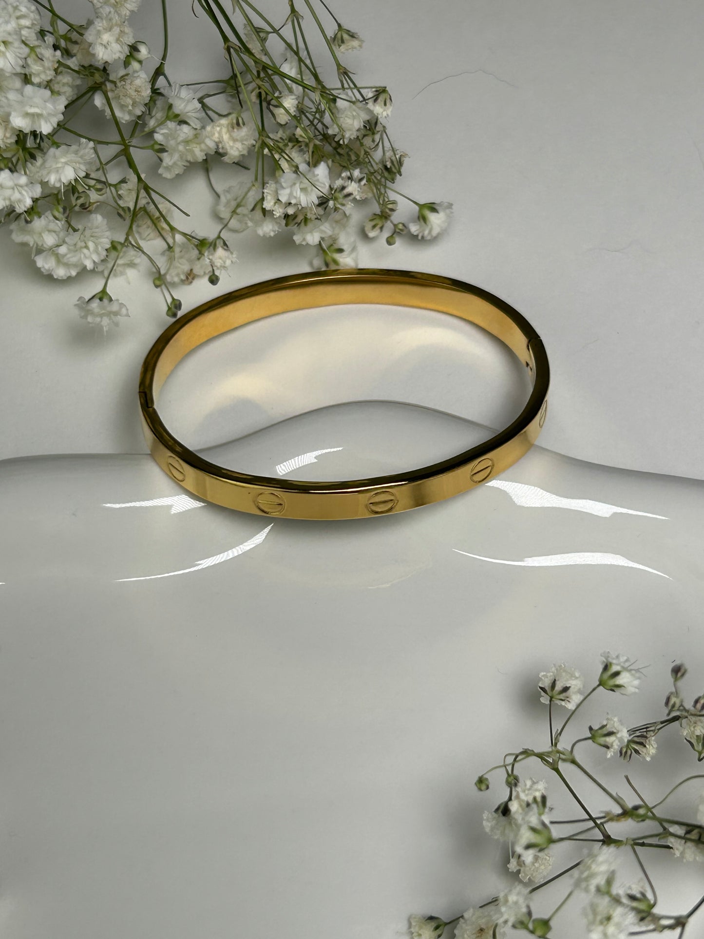 Gold Liniar Bangle